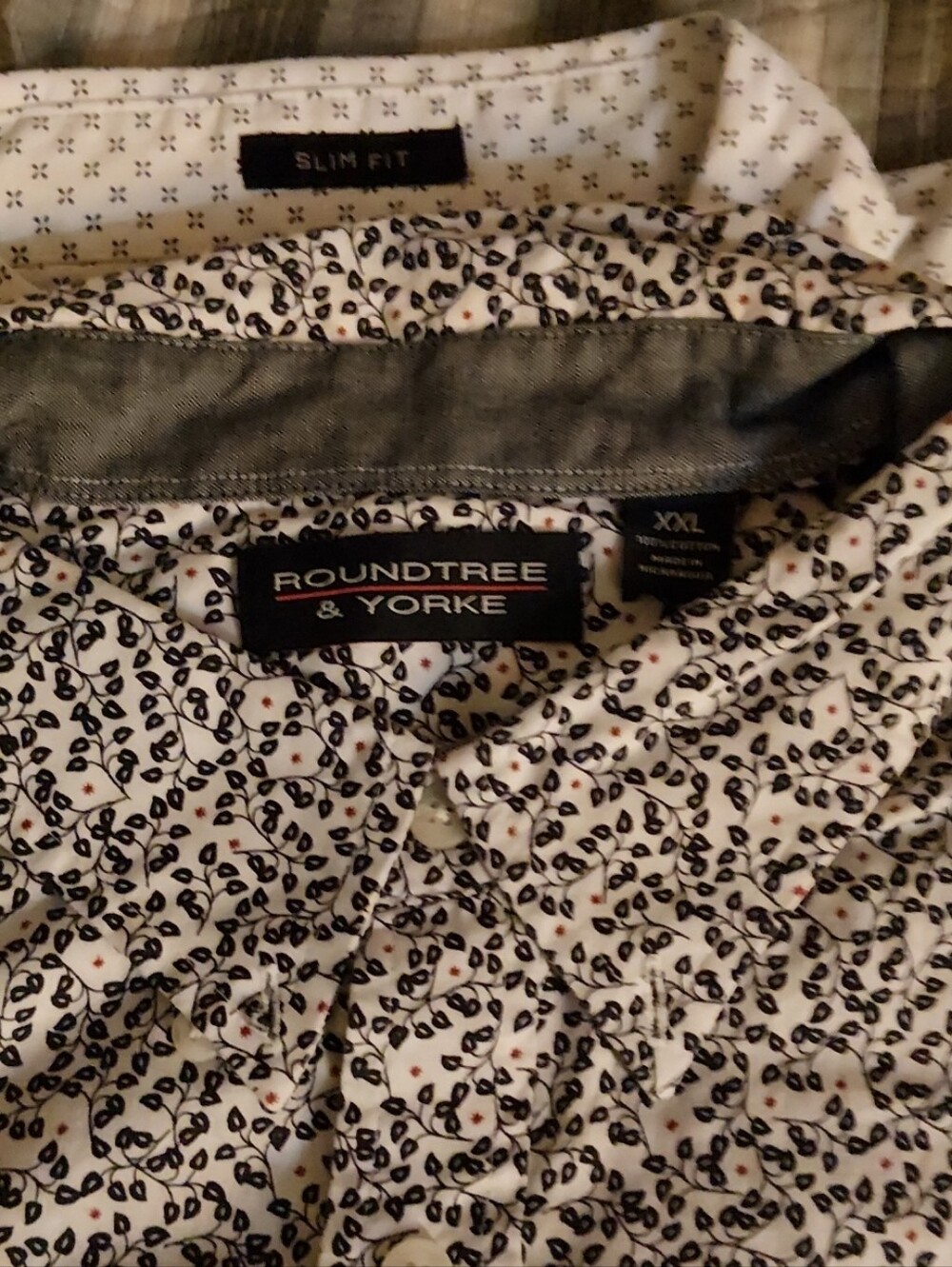 Roundtree & Yorke White Shirt with Navy Leaf Vine and Small Red Dots